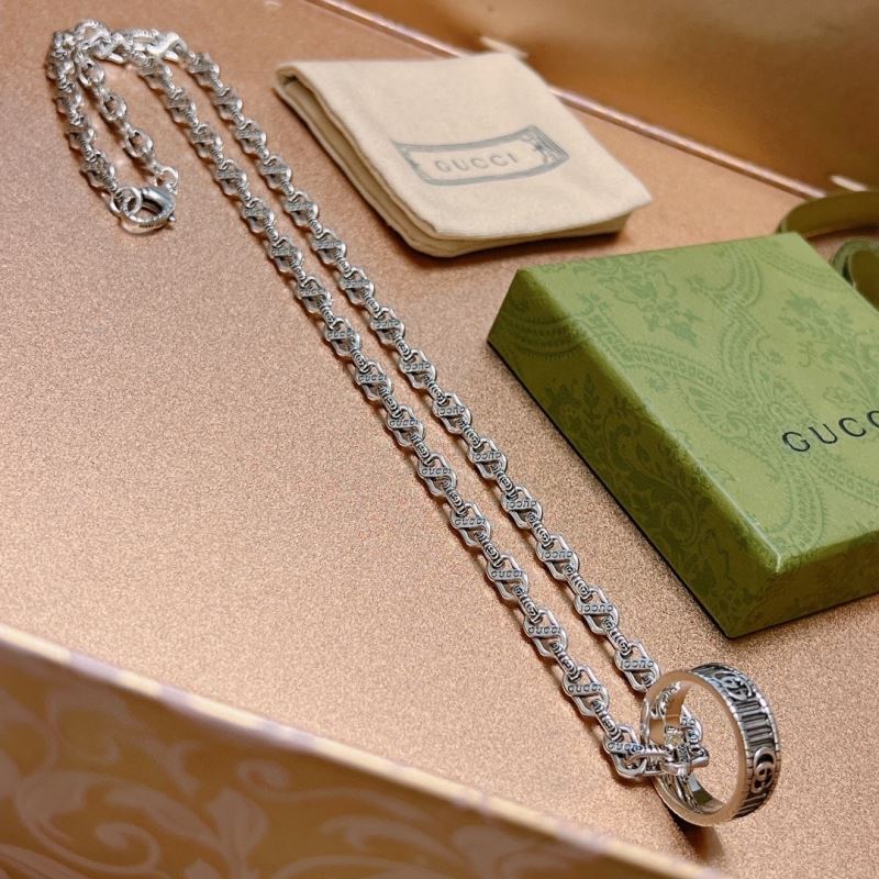 G*u*i necklaces